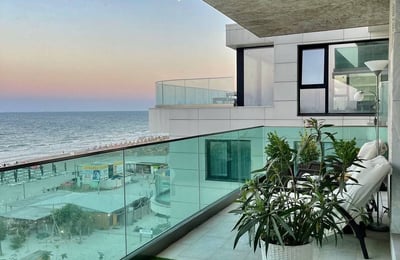 Spacious apartment with stunning sea view for rent, Mamaia, Romania