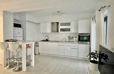 Spacious apartment with stunning sea view for rent, Mamaia, Romania