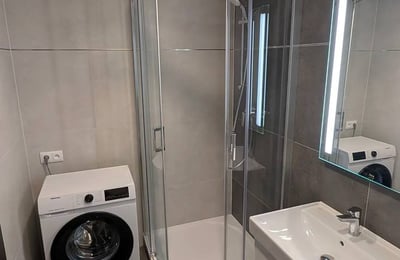 Аренда современной и просторной студии с лоджией, 47 м², Глоубетин, Прага 9, Чехия