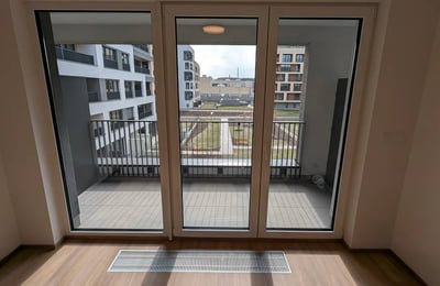 Аренда современной и просторной студии с лоджией, 47 м², Глоубетин, Прага 9, Чехия