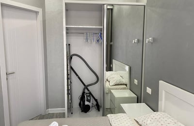 Location d’un appartement lumineux, propre et meublé avec balcon, 42 м², Batoumi, Géorgie