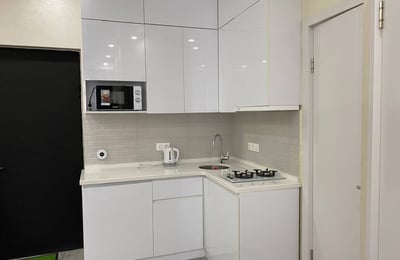 Location d’un appartement lumineux, propre et meublé avec balcon, 42 м², Batoumi, Géorgie