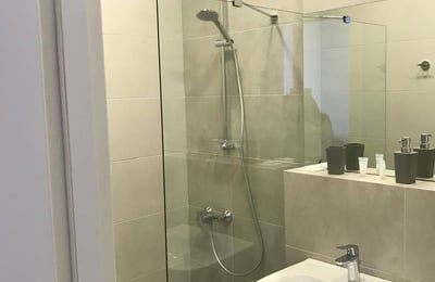 Location d’un appartement lumineux, propre et meublé avec balcon, 42 м², Batoumi, Géorgie