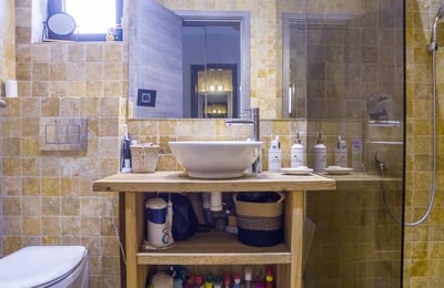 Stilvolle zweistöckige 3-Zimmer-Wohnung mit Terrasse zur Miete, 103 m², Stadtzentrum, Belgrad, Serbien