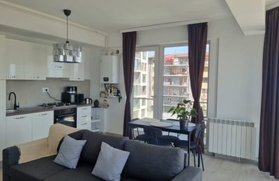 Alquiler de cómodo apartamento amueblado con plaza de aparcamiento, 55 m², Mamaia Sat, Rumanía