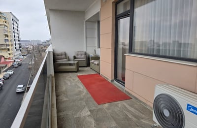 Location d’un appartement confortable et meublé avec place de parking, 64 м², Mamaia Sat, Roumanie