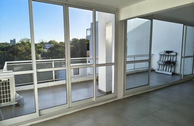 Alquiler de luminoso apartamento dúplex de 3 ambientes, Villa Urquiza, Buenos Aires, Argentina