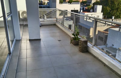 Alquiler de luminoso apartamento dúplex de 3 ambientes, Villa Urquiza, Buenos Aires, Argentina