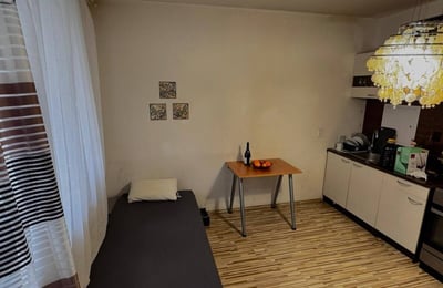 Location d'un studio chaleureux et meublé, Petržalka, Bratislava, Slovaquie