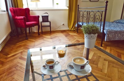 Location d'un appartement lumineux et entièrement meublé avec balcon, 47 m², Smíchov, Prague, République tchèque