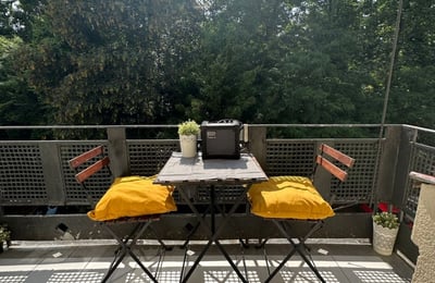 Location d'un appartement lumineux et entièrement meublé avec balcon, 47 m², Smíchov, Prague, République tchèque