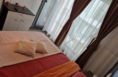 Alquiler de apartamento acogedor y completamente amueblado cerca de la playa, 50 m², Mamaia Sat, Constanța, Rumanía