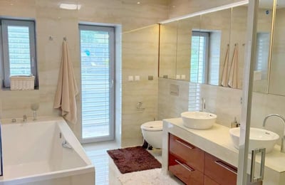 Location d'une villa moderne et confortable avec piscine, Bratislava, Slovaquie