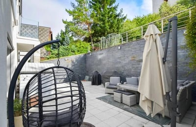 Location d'une villa moderne et confortable avec piscine, Bratislava, Slovaquie