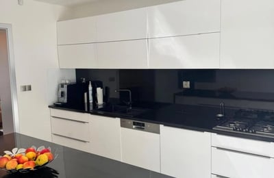 Location d'une villa moderne et confortable avec piscine, Bratislava, Slovaquie