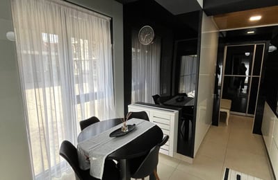 Location d'un appartement spacieux de 200 m² avec jardin privé, quartier Tractorul, Brasov, Roumanie
