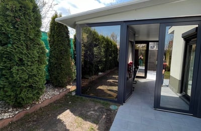 Location d'un appartement spacieux de 200 m² avec jardin privé, quartier Tractorul, Brasov, Roumanie