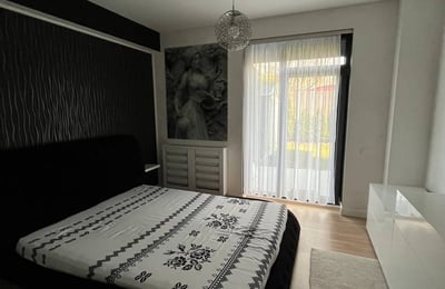 Location d'un appartement spacieux de 200 m² avec jardin privé, quartier Tractorul, Brasov, Roumanie