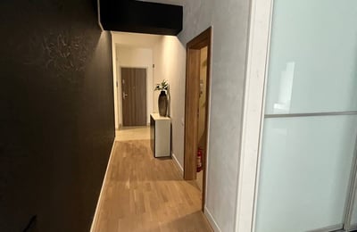 Location d'un appartement spacieux de 200 m² avec jardin privé, quartier Tractorul, Brasov, Roumanie