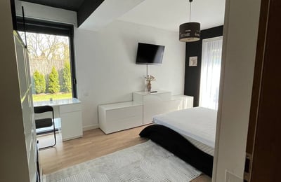 Location d'un appartement spacieux de 200 m² avec jardin privé, quartier Tractorul, Brasov, Roumanie