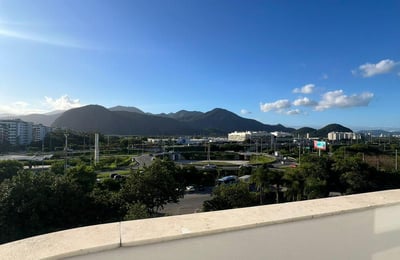 Alquiler a largo plazo de un apartamento dúplex de 3 habitaciones, 90 m², en Barra da Tijuca, Río de Janeiro, Brasil