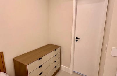 Alquiler a largo plazo de un apartamento dúplex de 3 habitaciones, 90 m², en Barra da Tijuca, Río de Janeiro, Brasil