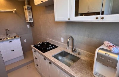 Alquiler a largo plazo de un apartamento dúplex de 3 habitaciones, 90 m², en Barra da Tijuca, Río de Janeiro, Brasil