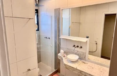 Alquiler a largo plazo de un apartamento dúplex de 3 habitaciones, 90 m², en Barra da Tijuca, Río de Janeiro, Brasil