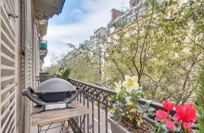 Long-term rental in Paris — 4-room 101 m² apartment with balcony and elevator in the 9th district