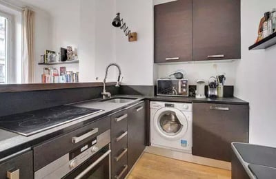 Long-term rental in Paris — 4-room 101 m² apartment with balcony and elevator in the 9th district