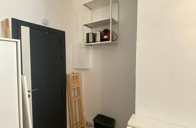 Small bright studio in Paris