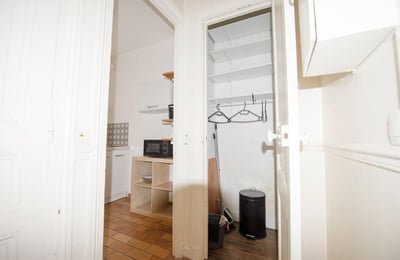 Small bright studio 20 m2 in Paris