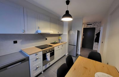 Moderno apartamento de 2 habitaciones de 49 m2 con terraza en Cracovia.