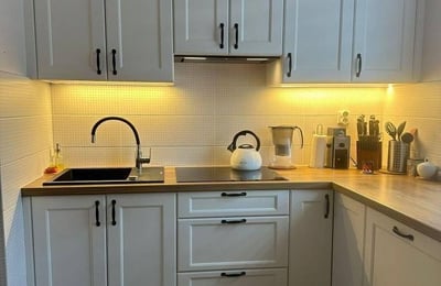 Amplio apartamento de 3 habitaciones de 57 m2 con muebles en Cracovia.