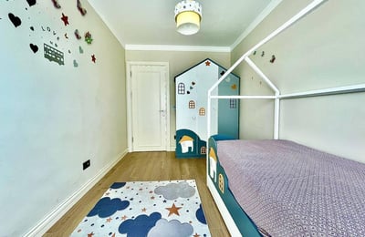 Долгосрочная аренда квартиры 3+1 с видом на море в Стамбуле