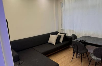 Прекрасная квартира 1+1 в районе Фатих доступна для долгосрочной аренды