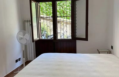 Rent 2-room Apartment, 50 m², Genoa, Castelletto Area