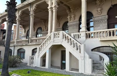 Rent a 2-room Apartment in Palazzo Miramare with Terrace and Garden, Genoa