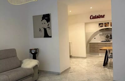 Rent a 2-room Apartment in Palazzo Miramare with Terrace and Garden, Genoa