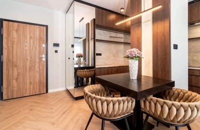 Spacious 3-bedroom apartment with a balcony on Jana Kazimierza Street, Wola, Warsaw