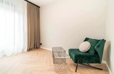 Spacious 3-bedroom apartment with a balcony on Jana Kazimierza Street, Wola, Warsaw