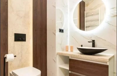 Spacious 3-bedroom apartment with a balcony on Jana Kazimierza Street, Wola, Warsaw