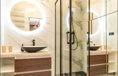 Spacious 3-bedroom apartment with a balcony on Jana Kazimierza Street, Wola, Warsaw