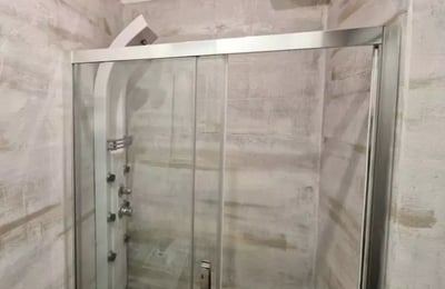 Alquiler a largo plazo de un amplio apartamento dúplex de 3 habitaciones en el centro de Belgrado