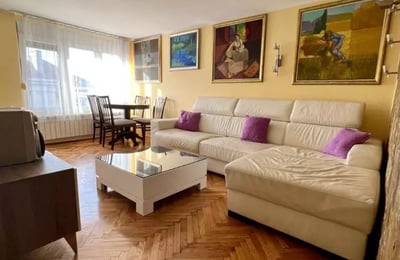 Long-term rental of a bright 3-bedroom apartment in Belgrade with a view of Tašmajdan Park