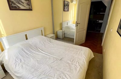 Long-term rental of a bright 3-bedroom apartment in Belgrade with a view of Tašmajdan Park