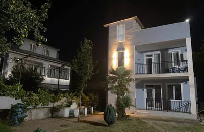 Casa de dos pisos en alquiler a largo plazo en Batumi, zona del Aeropuerto
