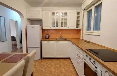 Alquiler a largo plazo de un apartamento de cuatro habitaciones en el centro de la ciudad, Belgrado