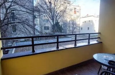 Alquiler a largo plazo de un apartamento de cuatro habitaciones en el centro de la ciudad, Belgrado