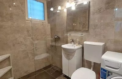 Alquiler a largo plazo de un apartamento de cuatro habitaciones en el centro de la ciudad, Belgrado